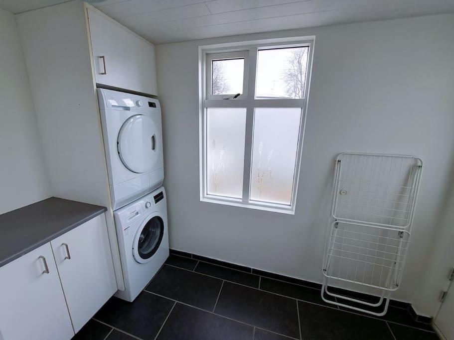 אקורירי Spacious Apartment -Top Location מראה חיצוני תמונה